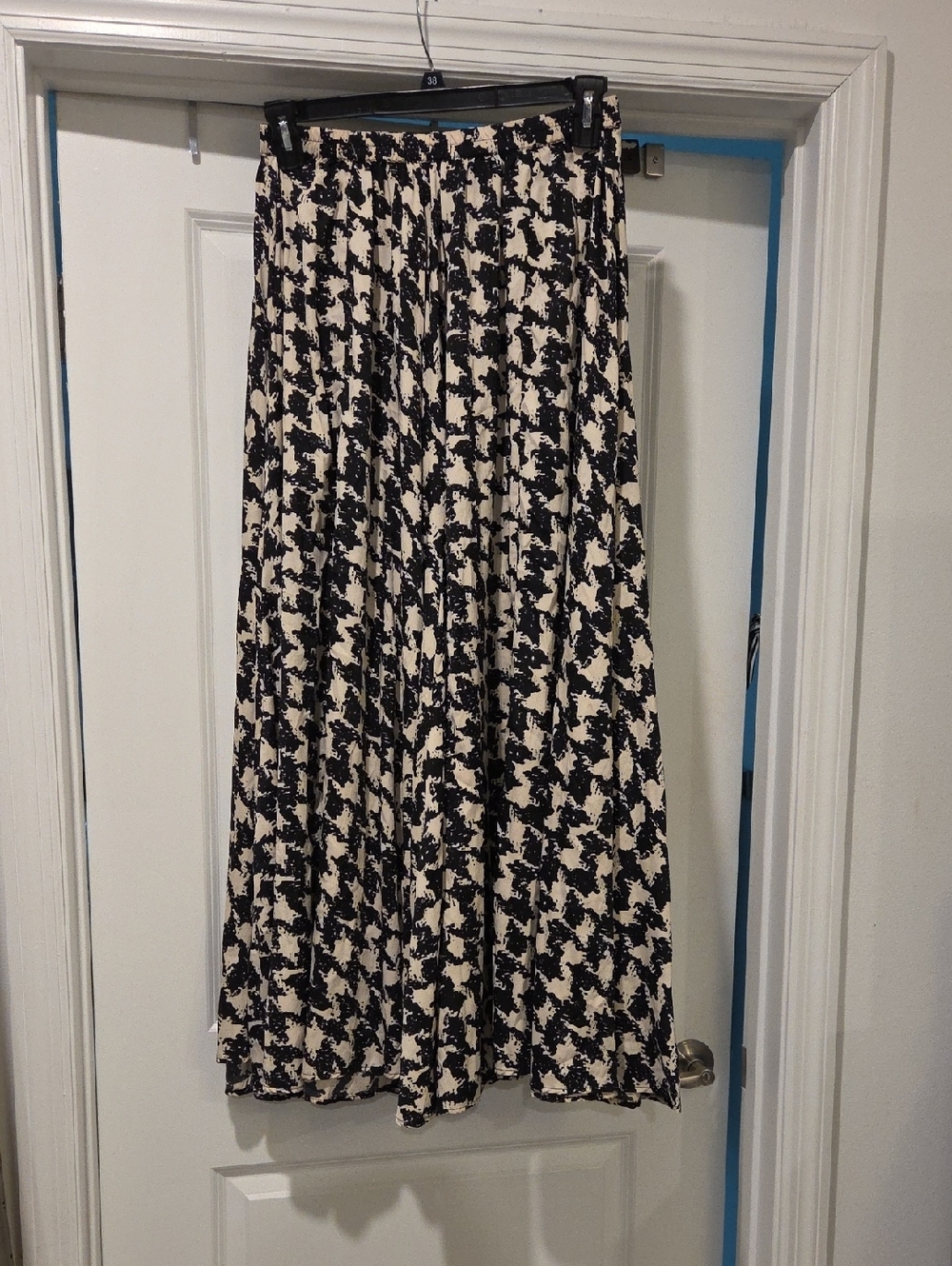 Mix Nouveau Black & Cream Printed Pleated Maxi Skirt Size S!